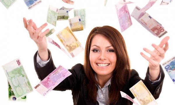 Joburile part-time, vânate de studenții care vor să facă bani în facultate