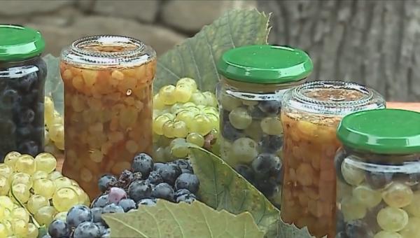 Dulceața și compotul de struguri au un gust deosebit la Saschiz, în Mureș