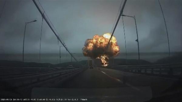 Incendiu după ce un petrolier a sărit în aer într-un port din Coreea de Sud (Video)