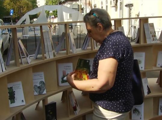 În Bucureşti, poezia contemporană a coborât în stradă, la propriu, pentru un eveniment destinat lecturii