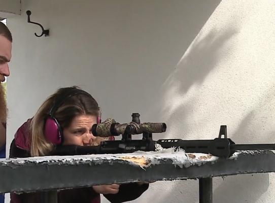 Trasul cu arma, o pasiune tot mai întâlnită în România (Video)