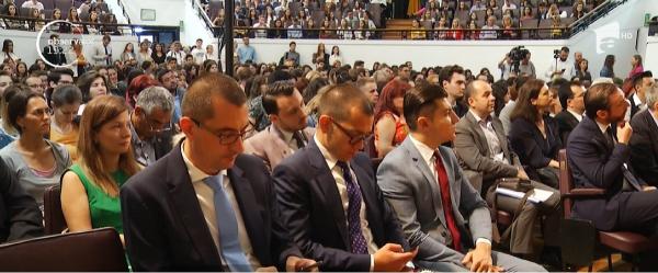 Bobocii au încercat să impresioneze cu vestimentaţiile în prima zi din noul an universitar