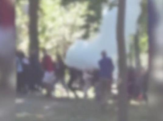 Directorul unui liceu din Timişoara a dispersat elevii aflaţi la fumat cu un extinctor (Video)