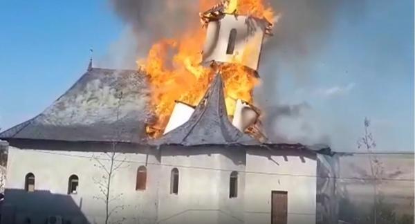Două mănăstiri mistuite de flăcări în mai puţin de 24 de ore