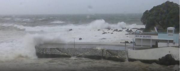 Uraganul Lorenzo, de neoprit. Irlanda de Nord, sub alertă de vreme extremă