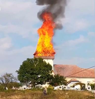 O biserică monument istoric, din Alba, a fost la un pas să fie mistuită de flăcări