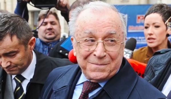 Ion Iliescu rămâne internat în spital, după ce a suferit un infarct