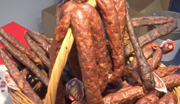 Cârnații de Pleșcoi, produs original recunoscut de Uniunea Europeană