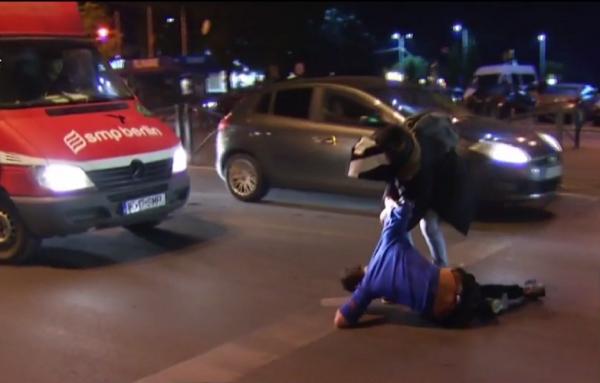 Șofer beat, haos în cartierul Colentina. S-a bătut chiar sub nasul polițiștilor: "Nu am consumat nimic, frate!"