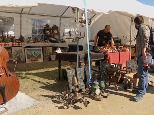 La Negreni, în Cluj, are loc cel mai mare târg de antichităţi din România