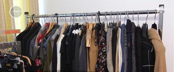 Specialiştii ne recomandă ca hainele pe care nu le purtăm să le vindem pe internet