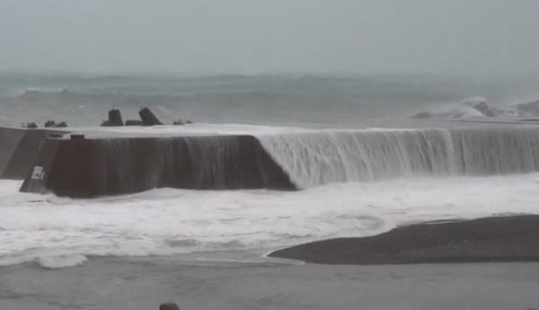 Japonia, lovită de cel mai puternic taifun din ultimii 60 de ani