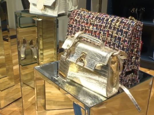 Eleganță, cu bani puțini. În ce articole vestimentare investesc femeile