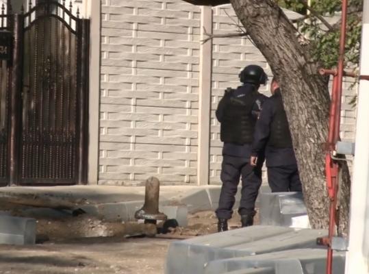 Locuitorii unei comune din Dâmboviţa au descoperit un proiectil în pământ