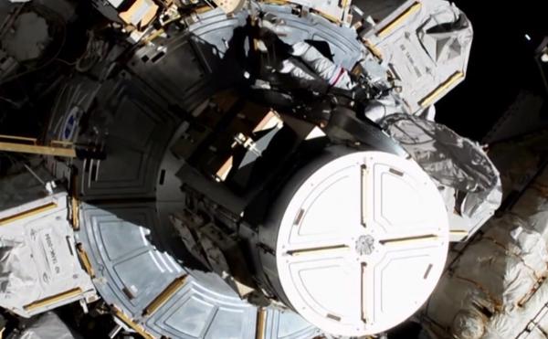 Premieră în spaţiu. Două femei astronaute au părăsit Staţia Spaţială Internaţională