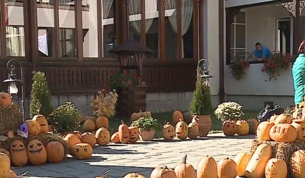 Se apropie Halloweenul. La Sovata a fost organizat un festival special dedicat dovleacului
