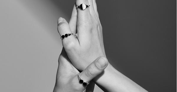 Legea care permite persoanelor de acelaşi sex să încheie un parteneriat civil a trecut de Senat