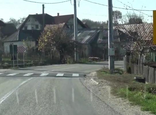 Case cu pereții crăpați în Bistrița-Năsăud, din cauza unor limitatoare de viteză