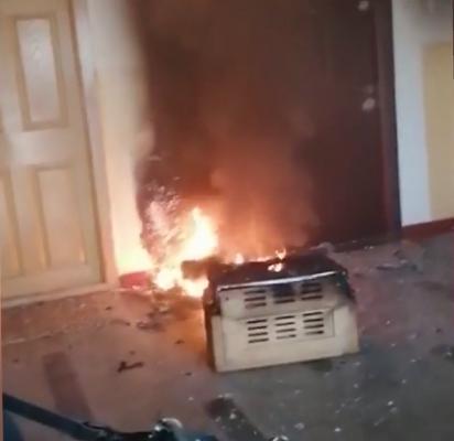 Panică într-un bloc din Piatra Neamţ, după ce două electrocasnice au luat foc