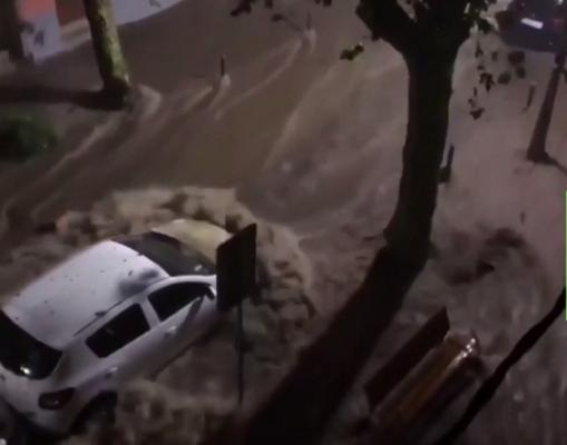 Furtuni puternice și inundații devastatoare în Franța și Spania