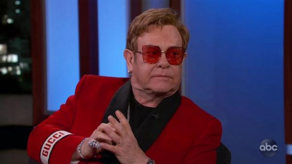 Elton John şi-a amânat concertul din SUA, pentru că e bolnav
