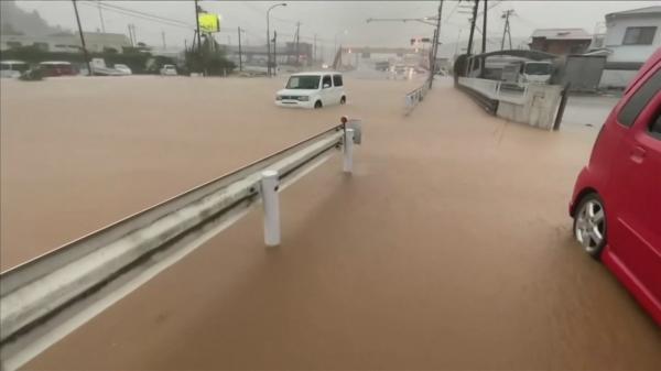 Dezastru după furtuni în Japonia: cel puțin 10 oameni au murit (Video)