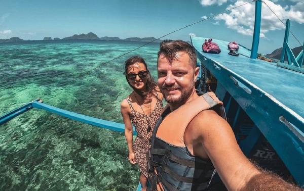 Tinerii din București care au lăsat totul în urmă și au plecat în jurul lumii