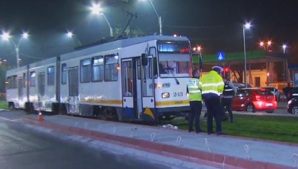 Băiatul călcat de tramvai în București a murit cu telefonul în mână