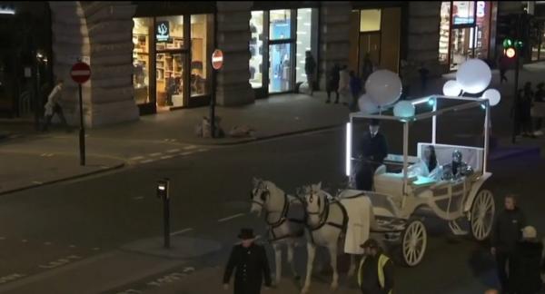Paradă cu trăsuri de Halloween, în Londra (Video)