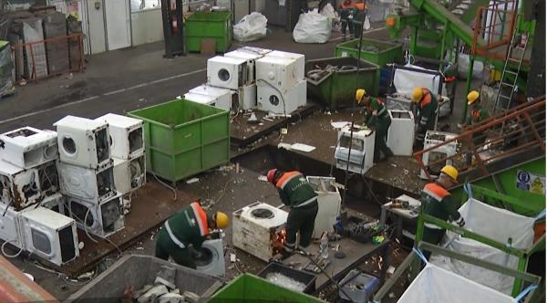 Românii, soluţii prea puţine pentru reciclarea deşeurilor electrice