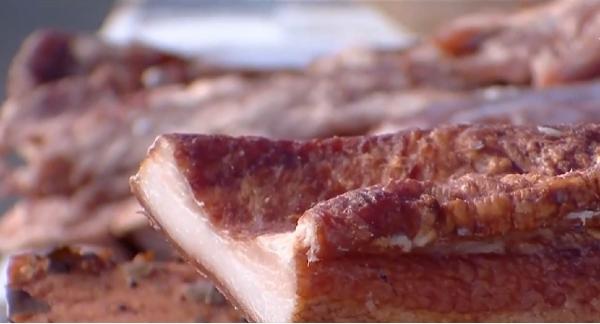 Mezelurile tradiţionale, scumpite cu peste 30% de Crăciun din cauza pestei porcine