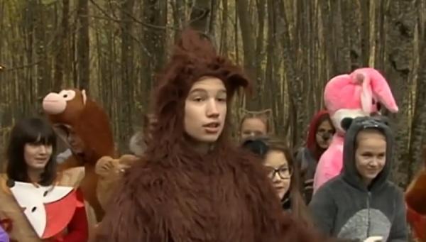 Protest inedit al copiilor, pentru salvarea pădurilor, în Gorj