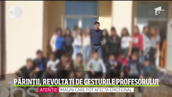 Părinții, revoltați de gesturile profesorului din Dâmbovița acuzat că le spune vorbe deocheate elevilor, în special băieților