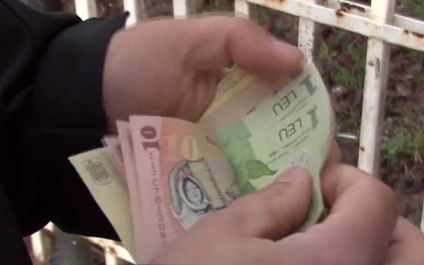 Mai mulţi bătrâni din Gorj au fost păcăliţi prin metoda „împrietenirii”. Cum funcţionează escrocheria