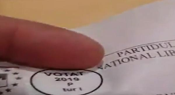 Votul prin corespondenţă ar putea fi falsificat, avertizează un român din Marea Britanie