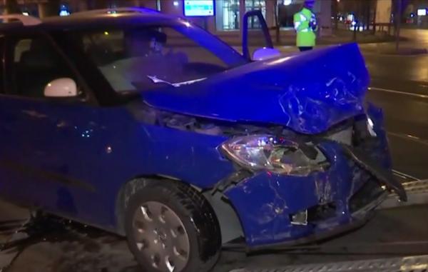 Accidente și aglomerații după închiderea urnelor. În Iaşi, o mașină cu buletine de vot a fost izbită în plin de un şofer băut