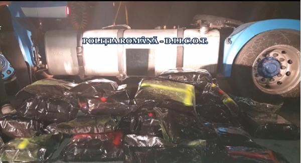 Reţea de traficanţi de droguri, condusă de doi albanezi, destructurată de poliţiştii din Bucureşti