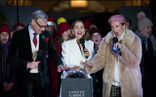 Actriţa Emilia Clarke a dat startul sărbătorilor de iarnă la Londra
