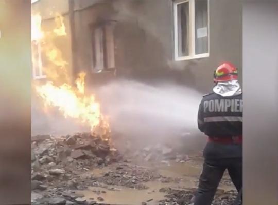 Dorel era să dea foc unui bloc întreg, la Reşiţa, după ce a spart ţeava de gaz