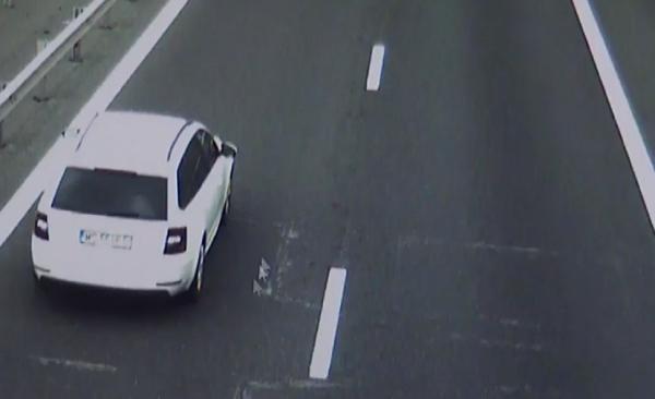 Vitezomanii sunt filmaţi degeaba pe autostrăzi. Poliţiştii nu îi pot amenda