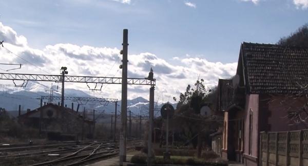 Femeie despăgubită cu 430.000 de euro de CFR, după ce şi-a pierdut mâna într-o gară neiluminată