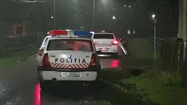 Bărbat împușcat de un polițist la o secție de vot din Prahova, după un scandal monstru (Video)