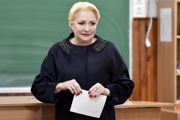 Alegeri prezidenţiale 2019. Viorica Dăncilă a votat la Colegiul Naţional Sf. Sava