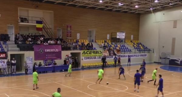 Polițiștii din Brașov au îmbrăcat echipamentul de fotbal și au jucat un meci împotriva deținuților