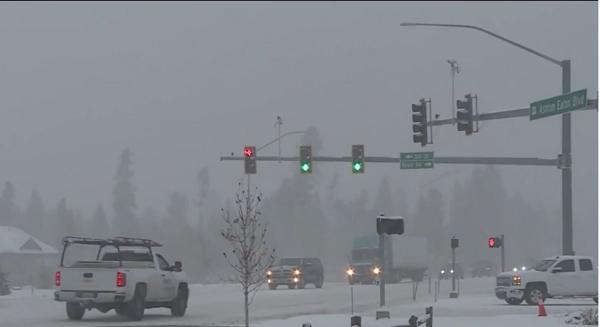 Două furtuni puternice au lăsat sute de mii de americani în beznă de Ziua Recunoștinței