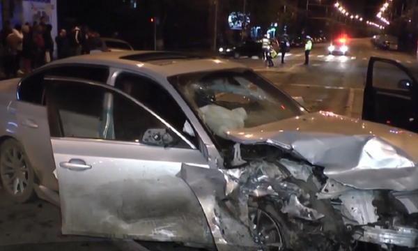 Accident grav în Piatra-Neamţ. Un tânăr de 18 ani a băgat şase oameni în spital