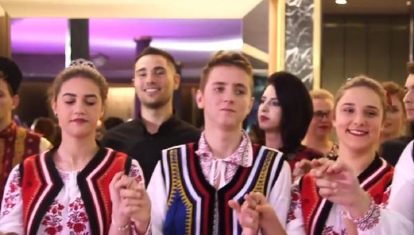 Au început petrecerile de Ziua Națională. La Constanţa, ritmurile populare au adunat pe ringul de dans toate etniile din Dobrogea