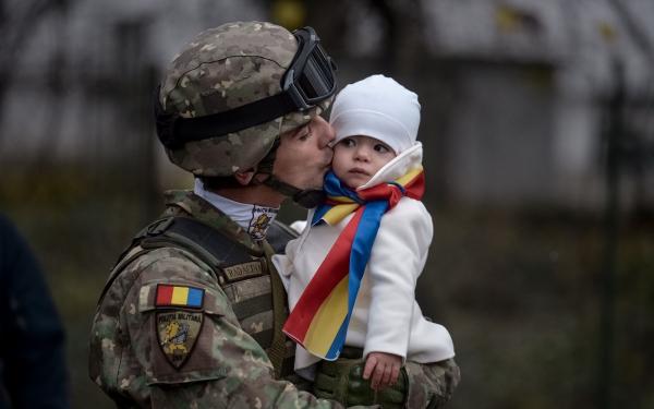 35 de mii de români au venit la parada militară din București de 1 decembrie