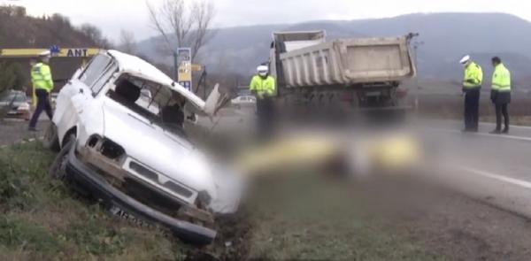 O femeie însărcinată și un bărbat au murit, după ce un tir a intrat pe contrasens, în Cluj