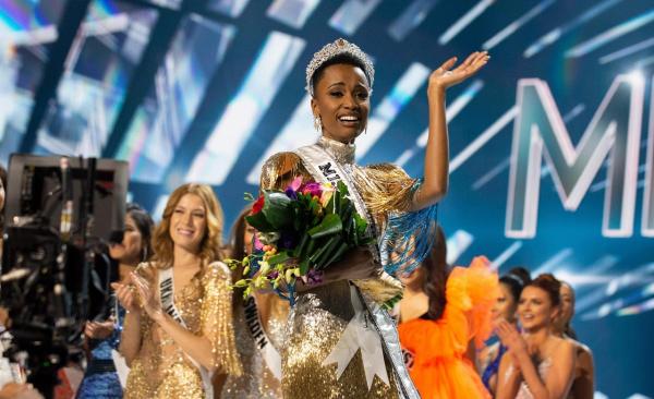 Miss Univers 2019 vine din Africa de Sud. Zozibini Tunzi a trecut cu bine toate probele concursului